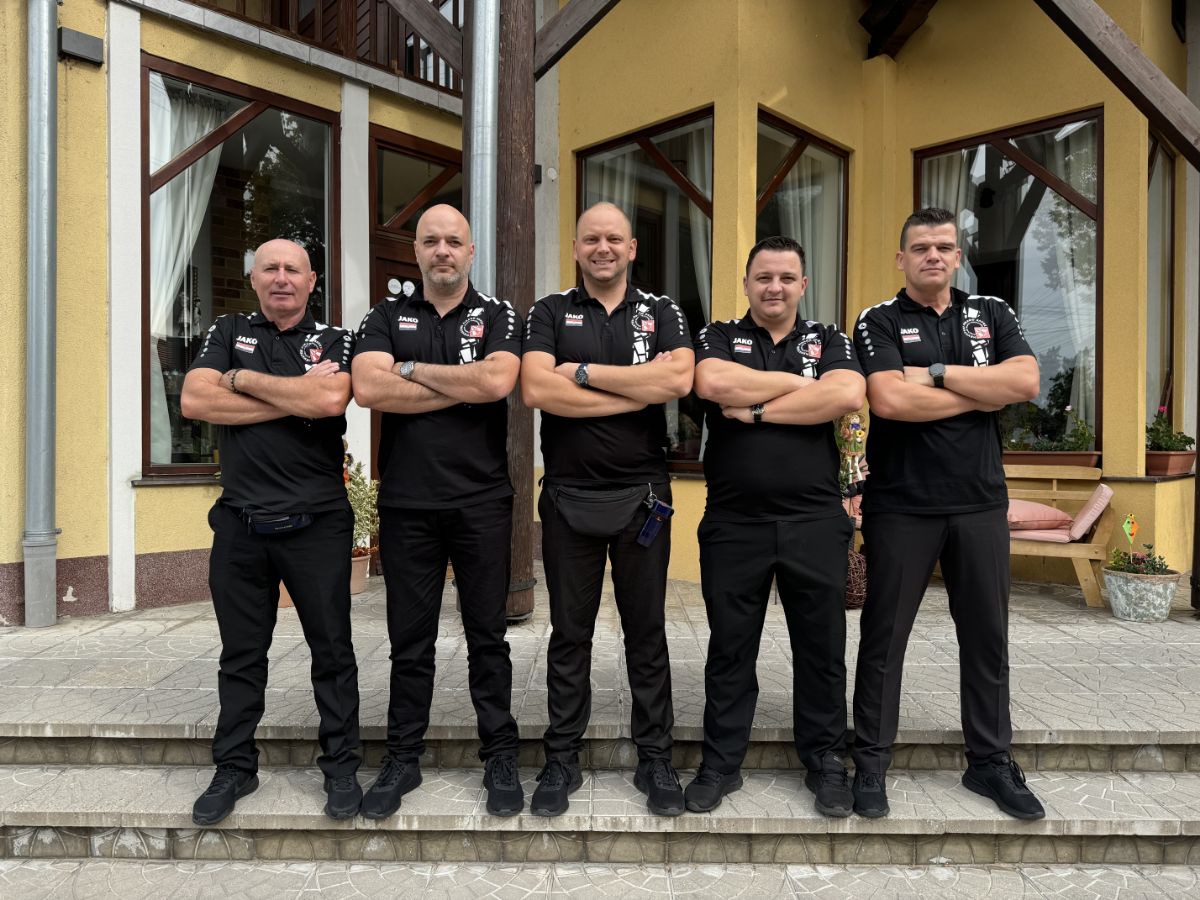 00000261 muski crna jako