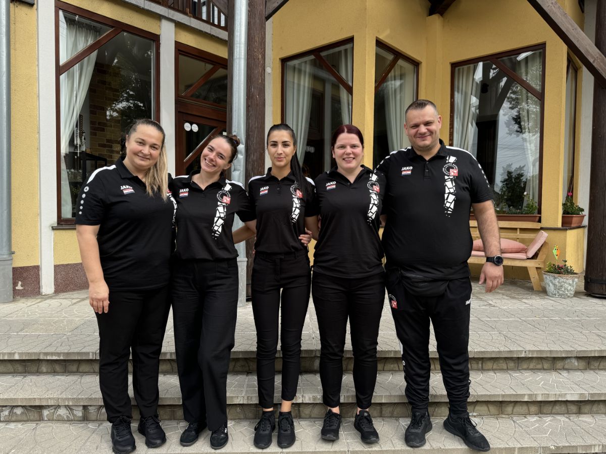 00000262 zene crna jako